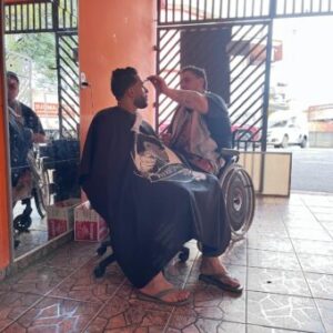 Foto-arquivo-pessoal-300x300 Barbearia em casa, coragem em dobro: o empreendedorismo de Júnior