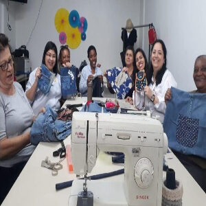 mulheres-costurando-fotor-20250924123341 Transformando a Vida de Mulheres em Osasco